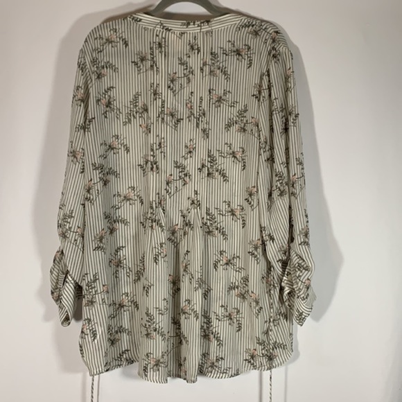 Style & Co Grey & White Striped Floral Long Sleeve Blouse - Picture 6 of 8